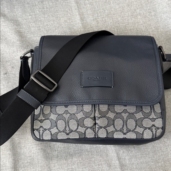 Coach Navy and Gray Signature men’s messenger bag Crossbody - Picture 9 of 9